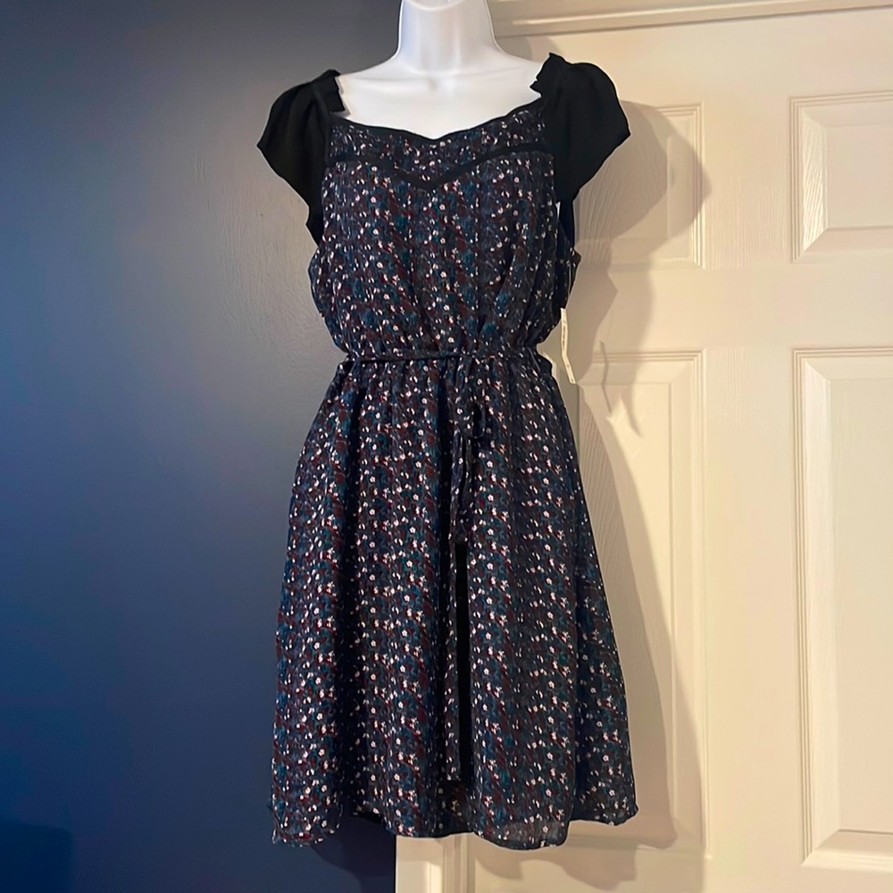 Never worn! I ❤️ Ronson floral dress with pockets. Size L
